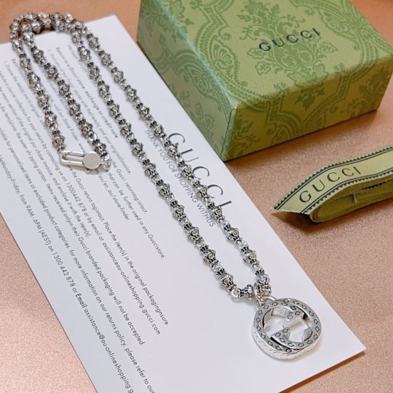G*u*i necklaces
